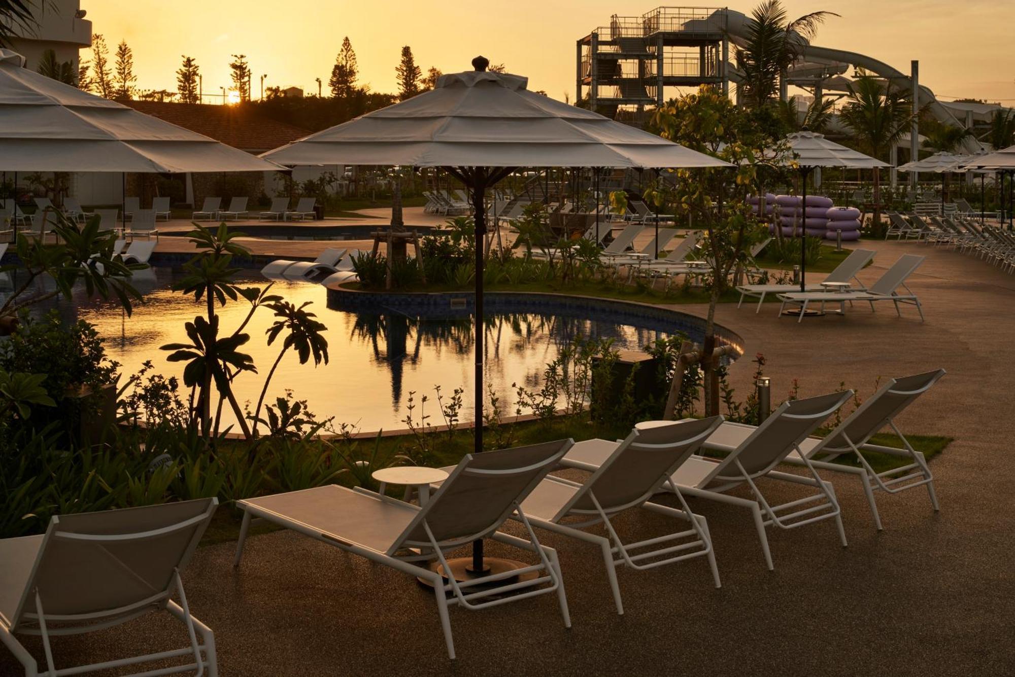 Grand Mercure Okinawa Cape Zanpa Resort Yomitan Exteriör bild