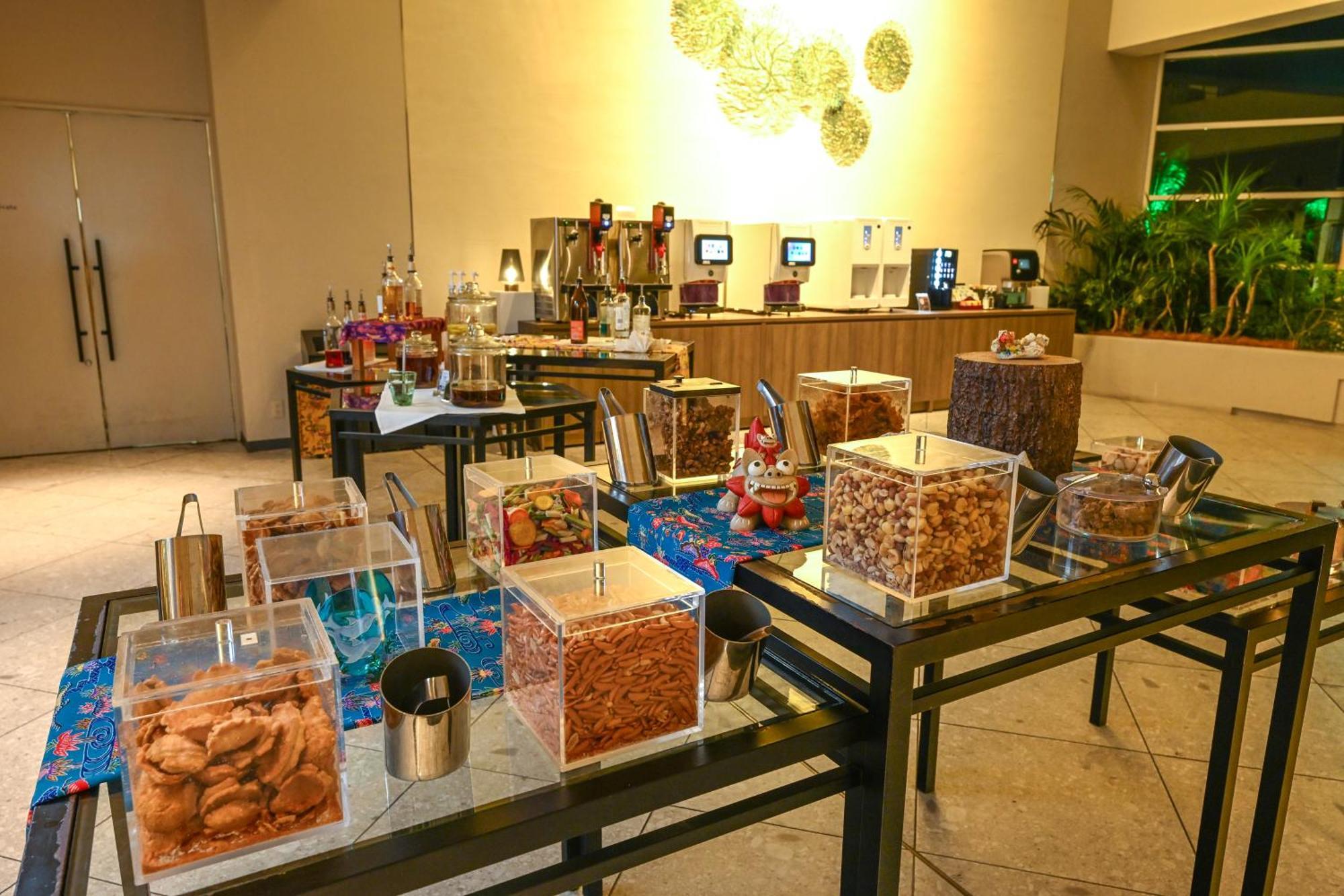 Grand Mercure Okinawa Cape Zanpa Resort Yomitan Exteriör bild